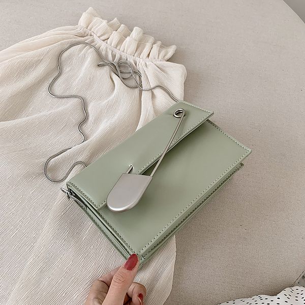 solid color female chain crossbody bag portable women small square bag fashion simple style shoulder messenger bags 2019 
solid color female chain crossbody bag portable women small square bag fashion simple style shoulder messenger bags 2019