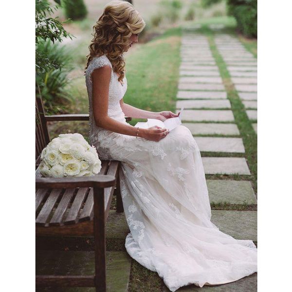 2020 new bohemian mermaid wedding dresses for bride v neck appliques open back sweep train boho beach country bridal gowns customized, White
2020 new bohemian mermaid wedding dresses for bride v neck appliques open back sweep train boho beach country bridal gowns customized, White