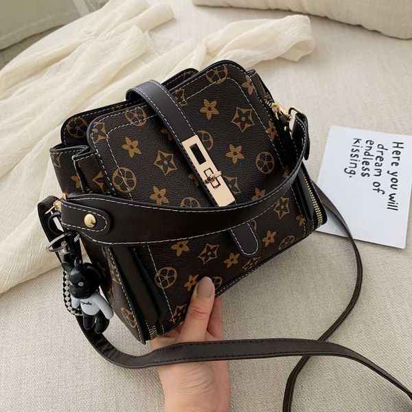2020 pu кожа высокой емкости crossbody плечо сумки для женщин цветочные сетки форма женщины высокого качества модный vintage
2020 pu кожа высокой емкости crossbody плечо сумки для женщин цветочные сетки форма женщины высокого качества модный vintage