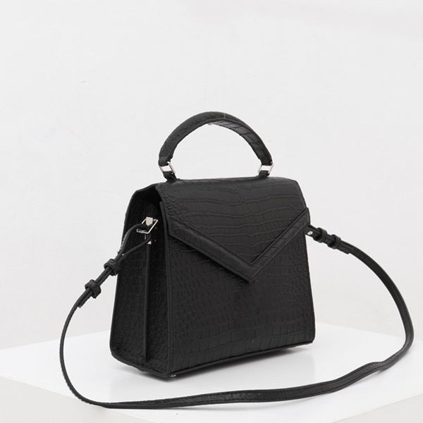 the factory wholesale fashion genuine leather women's handbag shoulder bags the the letter logo
the factory wholesale fashion genuine leather women's handbag shoulder bags the the letter logo