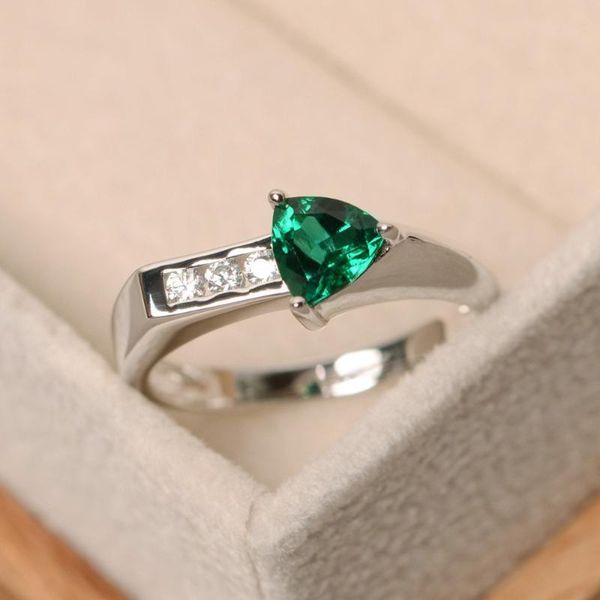 cluster rings european and american emerald ring s925 sterling silver zircon gem retro personality geometric index finger jewelry gift, Golden;silver
cluster rings european and american emerald ring s925 sterling silver zircon gem retro personality geometric index finger jewelry gift, Golden;silver