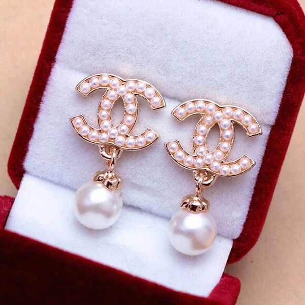 Famous Brand Designer Earrings Fashion Women Letters Stud Earring Luxury Crystal Rhinestone Earrings Jewelry Hot Sale Factory Wholesale
Famous Brand Designer Earrings Fashion Women Letters Stud Earring Luxury Crystal Rhinestone Earrings Jewelry Hot Sale Factory Wholesale