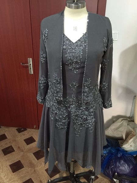custom made gray two piece mother bride dresses with jacket coat appliques beaded long sleeves chiffon mother of the bride dress for wedding, Black;red
custom made gray two piece mother bride dresses with jacket coat appliques beaded long sleeves chiffon mother of the bride dress for wedding, Black;red