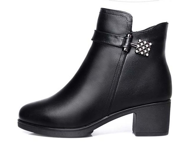 2019 short boots in autumn and winter leather laces for and women shoes with designer fashion martin boots casual sports shoes z35, Black
2019 short boots in autumn and winter leather laces for and women shoes with designer fashion martin boots casual sports shoes z35, Black