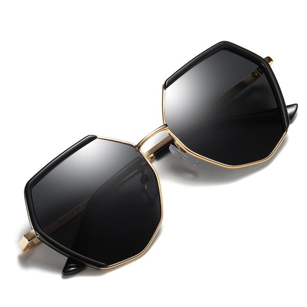 2019 new sunglasses girls boys brand designer metal frame unique hexagon lens coat uv400 goggles children multilateral sunglasses send box, White;black
2019 new sunglasses girls boys brand designer metal frame unique hexagon lens coat uv400 goggles children multilateral sunglasses send box, White;black