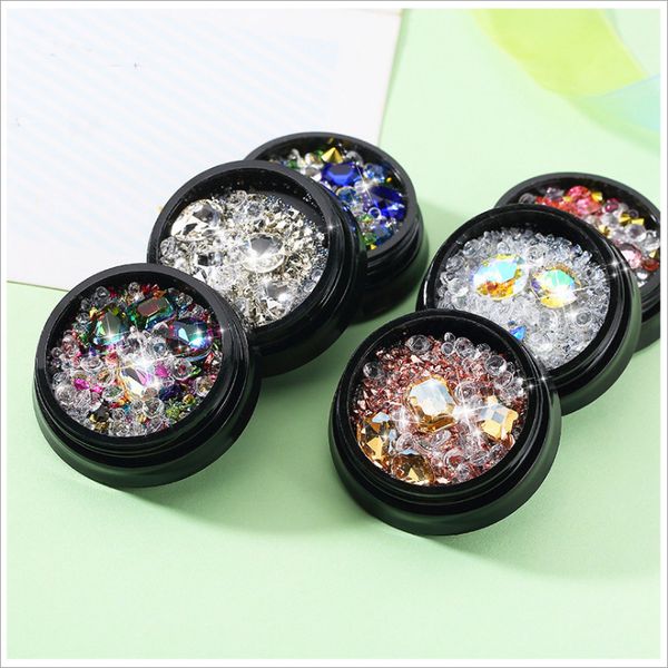 Strass e Decoração adela_xm 
Strass e Decoração adela_xm