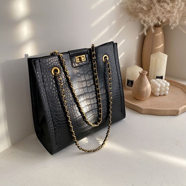 crocodile pattern crossbody bag 2019 fashion new leather women's handbag lock chain shoulder messenger bag
crocodile pattern crossbody bag 2019 fashion new leather women's handbag lock chain shoulder messenger bag