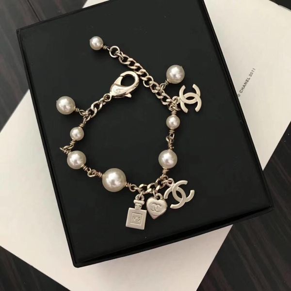 new arrival bracelet with perfume bottle and pearl design bracelet for women wedding gift jewelry drop shipping ps5248a, Black
new arrival bracelet with perfume bottle and pearl design bracelet for women wedding gift jewelry drop shipping ps5248a, Black