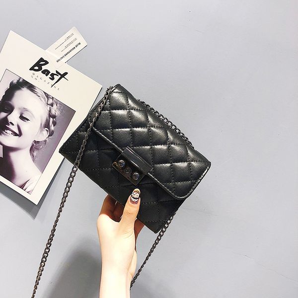 women's small fragrance wind rhombus small square bag korean version of the wild atmosphere shoulder chain messenger bag
women's small fragrance wind rhombus small square bag korean version of the wild atmosphere shoulder chain messenger bag