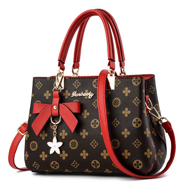 butterfly pendant bolsos mujer retro pu leather printing handbag for women new bags ladies crossbody shoulder bag
butterfly pendant bolsos mujer retro pu leather printing handbag for women new bags ladies crossbody shoulder bag