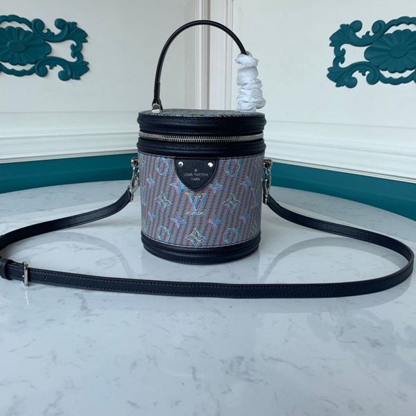 new lady's handbag high-end custom quality high capacity handbag fashion style casual style silver metal accessories with detachable lo
new lady's handbag high-end custom quality high capacity handbag fashion style casual style silver metal accessories with detachable lo