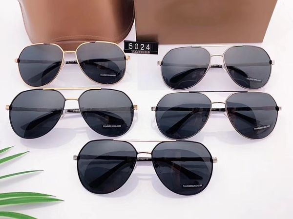 2020 the new type of square men's metal polarizing goggles with metal paint frame is super tough spring mirror leg model 5024, White;black
2020 the new type of square men's metal polarizing goggles with metal paint frame is super tough spring mirror leg model 5024, White;black