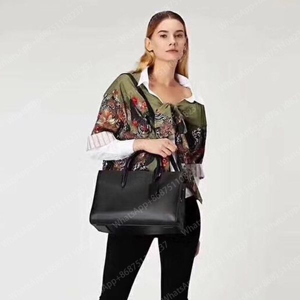 the new 2019 trend cross-slung bag for women is a stylish high-volume single-shoulder handbag retro stylish simple and bucket bag
the new 2019 trend cross-slung bag for women is a stylish high-volume single-shoulder handbag retro stylish simple and bucket bag