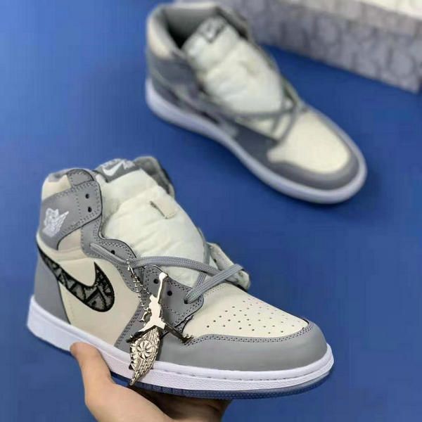 2020 новый d x 1 high low og jumpman 1s тапки женщин людей баскетбол обувь спорт поверенным или воздушные тренеров с коробкой, Black
2020 новый d x 1 high low og jumpman 1s тапки женщин людей баскетбол обувь спорт поверенным или воздушные тренеров с коробкой, Black
