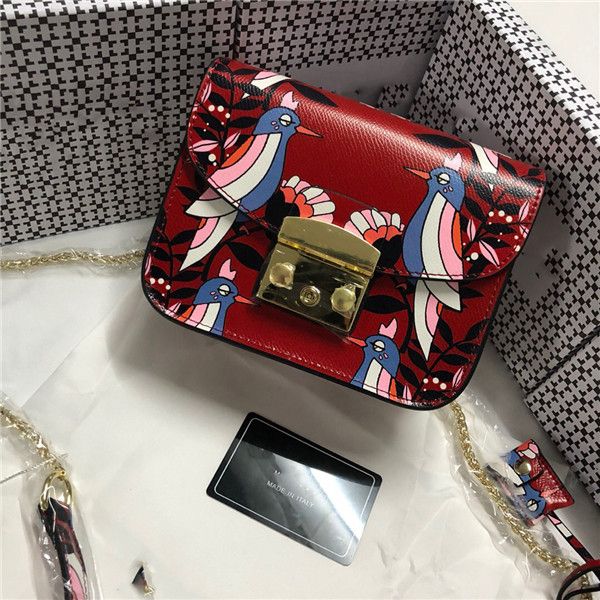 new leather fashion printing ladies messenger bag small fresh and simple shoulder bag cartoon bird graffiti girl small square bag
new leather fashion printing ladies messenger bag small fresh and simple shoulder bag cartoon bird graffiti girl small square bag