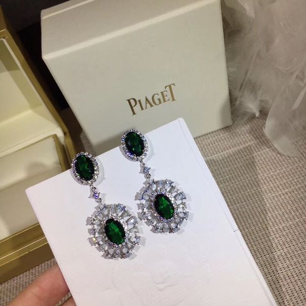 Emerald and diamond earrings,luxurious and noble,aristocratic charm,brand earrings,luxury brand designer earrings,luxury earrings,luxury jew
Emerald and diamond earrings,luxurious and noble,aristocratic charm,brand earrings,luxury brand designer earrings,luxury earrings,luxury jew