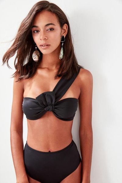 trendyol black one shoulder bikini tbess19ch0016 
trendyol black one shoulder bikini tbess19ch0016