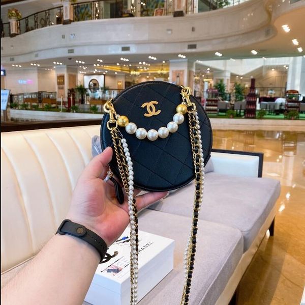 pearl "must have a namebaroque pearl accessories are promoted from big brands to small brands, to bags and shoes with pearl elements
pearl "must have a namebaroque pearl accessories are promoted from big brands to small brands, to bags and shoes with pearl elements