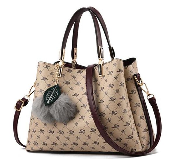 luxury women handbags leather designer pattern shoulder bag fur ball ladies tote bag female messenger bags for women 2018 bolsas
luxury women handbags leather designer pattern shoulder bag fur ball ladies tote bag female messenger bags for women 2018 bolsas