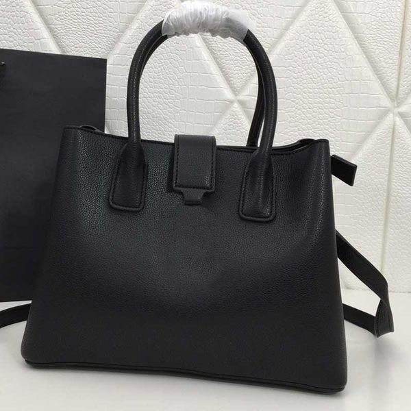 womens bag large tote soft lady classic oblique shoulder bag crossbody handbag duffle handbag calfskin bag
womens bag large tote soft lady classic oblique shoulder bag crossbody handbag duffle handbag calfskin bag