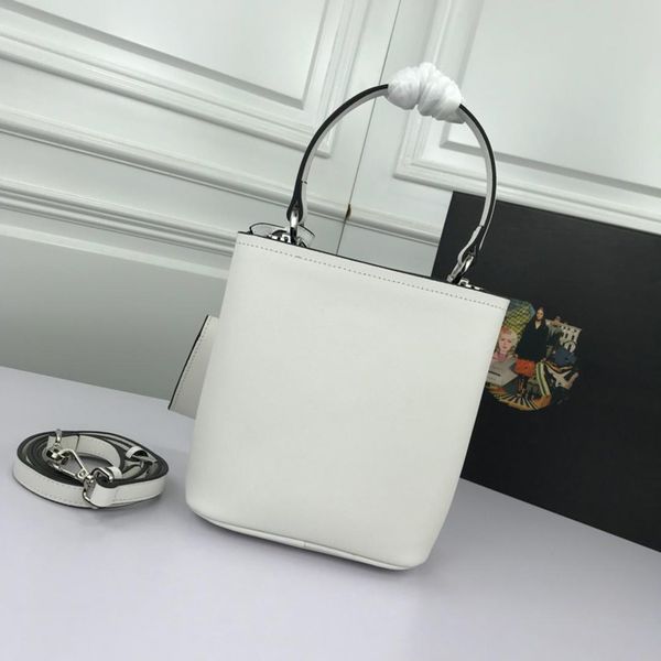 2019a1 fashion luxury designer bags, fashion handbags one-shoulder bags leather production, super capacity, classic printing number:1ba217
2019a1 fashion luxury designer bags, fashion handbags one-shoulder bags leather production, super capacity, classic printing number:1ba217