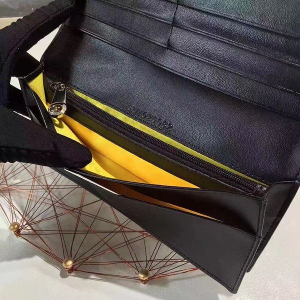 carry on travelling bag going abroad goy rolling luggage brand famous spinner capacity trolley decorative pattern suitcase french europe
carry on travelling bag going abroad goy rolling luggage brand famous spinner capacity trolley decorative pattern suitcase french europe