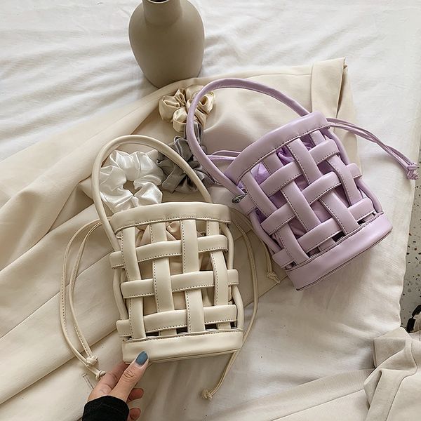 original design texture handbag 2020 new woven shoulder messenger bag fashion joker bucket bag
original design texture handbag 2020 new woven shoulder messenger bag fashion joker bucket bag