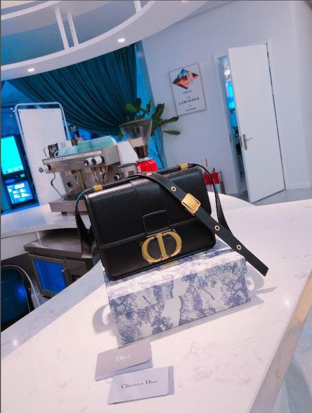 2020 ladies fashion trend messenger bag handbag designer messenger bag ladies wild simple new shoulder bag fashion messengerbag
2020 ladies fashion trend messenger bag handbag designer messenger bag ladies wild simple new shoulder bag fashion messengerbag