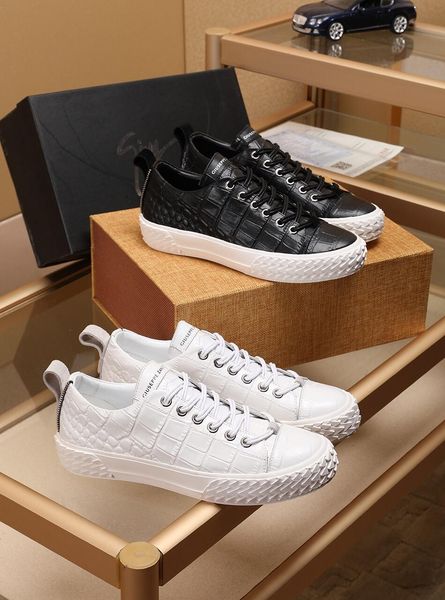 new style high-end luxury men's casual sports shoes fashion design brand four seasons men's shoes platform printed upper size: 38
new style high-end luxury men's casual sports shoes fashion design brand four seasons men's shoes platform printed upper size: 38