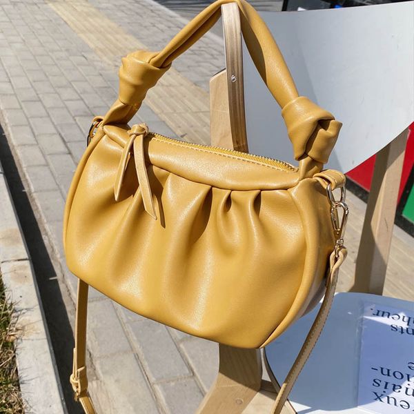 лилия queen женская мода облако форма сумки на ремне crossbody женский твердая болса сумочка
лилия queen женская мода облако форма сумки на ремне crossbody женский твердая болса сумочка