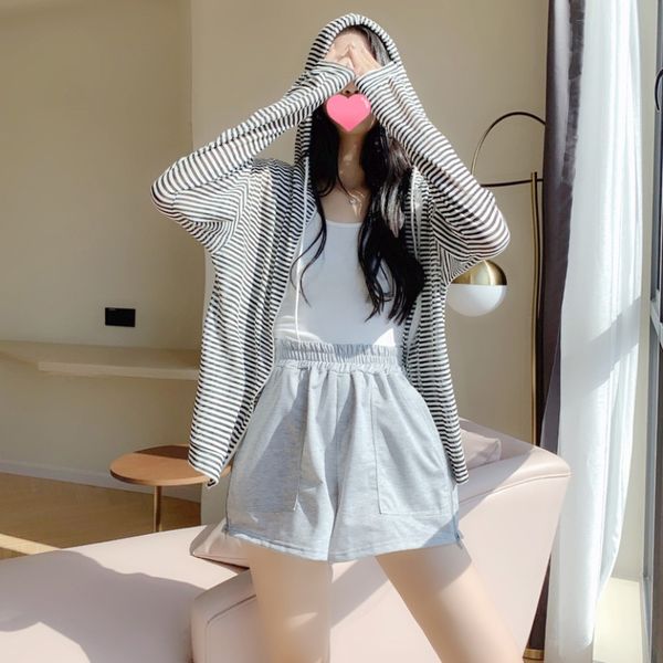 hong kong-style chic fashion three-piece suit womens striped hooded zip jacket i-shaped camisole high-waist wide-leg pants, Black;white
hong kong-style chic fashion three-piece suit womens striped hooded zip jacket i-shaped camisole high-waist wide-leg pants, Black;white