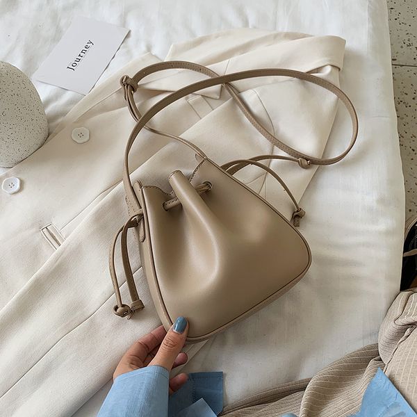 original design summer temperament women's fashion shoulder slung joker 2020 new bucket bag
original design summer temperament women's fashion shoulder slung joker 2020 new bucket bag