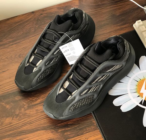 2020 kanye 700 v3 kanye west mens running shoes white glow in the dark luxury outdoor men women designer sport sneakers size 36-45, White;red
2020 kanye 700 v3 kanye west mens running shoes white glow in the dark luxury outdoor men women designer sport sneakers size 36-45, White;red