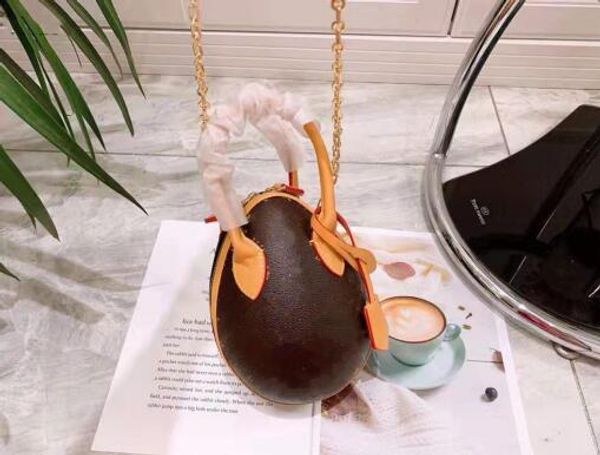 designer of eggshell-wrapped flower handbag design canvas leather with chain-wrapped handbag shoulder back or slant
designer of eggshell-wrapped flower handbag design canvas leather with chain-wrapped handbag shoulder back or slant