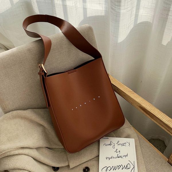 bucket bag women's bag autumn and winter 2019 new fashion large capacity simple messenger 100 shoulder
bucket bag women's bag autumn and winter 2019 new fashion large capacity simple messenger 100 shoulder