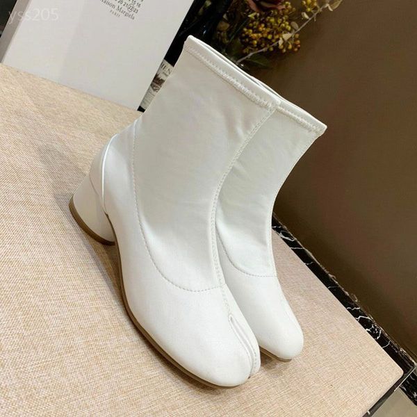 2019 classic short thick autumn and winter models plus velvet martin boots women's british style thin and thin boots factory direct sal, Black
2019 classic short thick autumn and winter models plus velvet martin boots women's british style thin and thin boots factory direct sal, Black