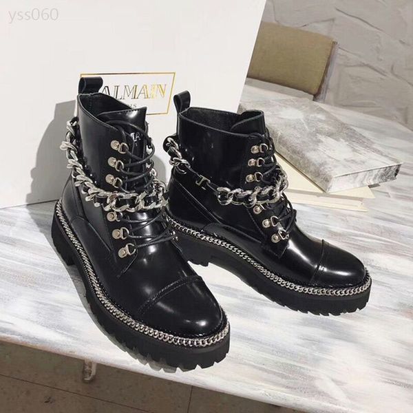 2020 leather fleece lined motorcycle boots chain short boots black authentic british style martin boots women's thick heel
2020 leather fleece lined motorcycle boots chain short boots black authentic british style martin boots women's thick heel