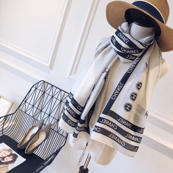 2019 Designer Royal Pink brand fashion designer scarf %100 silk long scarf 180*90cm fashion classic style spring summer print scarve
2019 Designer Royal Pink brand fashion designer scarf %100 silk long scarf 180*90cm fashion classic style spring summer print scarve