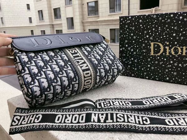 small women chain shoulder bags fashion style leather crossbody bag for ladies size 25cm, Silver
small women chain shoulder bags fashion style leather crossbody bag for ladies size 25cm, Silver