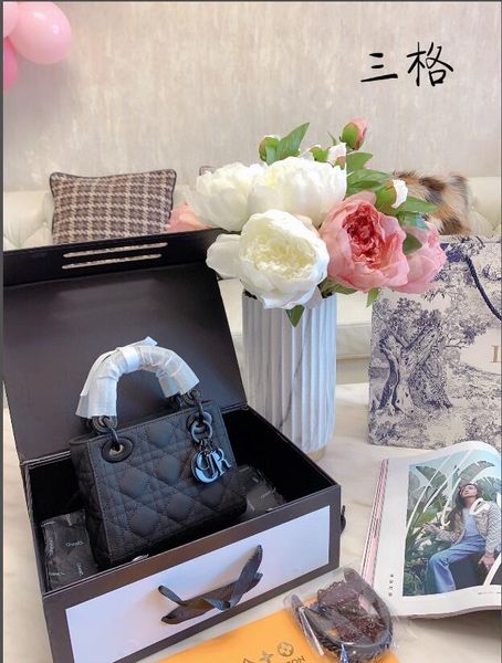 selling 2020 women's fashion wild messenger bag backpack ladies luxury handbag backpack
selling 2020 women's fashion wild messenger bag backpack ladies luxury handbag backpack
