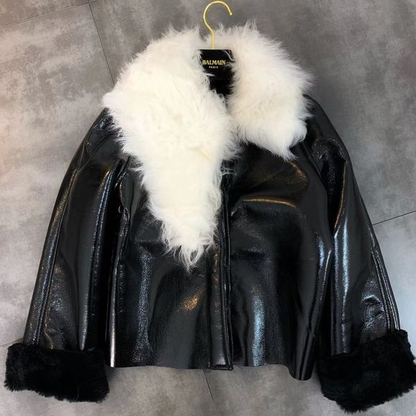 high end brand design 2019 winter new lambs wool lapel long sleeve bright face pu inner tank with thick cotton padded jacket, Black
high end brand design 2019 winter new lambs wool lapel long sleeve bright face pu inner tank with thick cotton padded jacket, Black