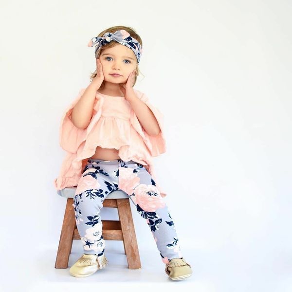2 pieces ruffled long sleeve and floral pant set for baby girl spring autumn clothes, White
2 pieces ruffled long sleeve and floral pant set for baby girl spring autumn clothes, White