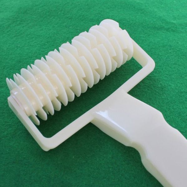 1шт пластиковые выпечки инструмент вытащите net колеса нож для пиццы кондитера lattice роликовый резак для теста cookie pie craft кухонные а 
1шт пластиковые выпечки инструмент вытащите net колеса нож для пиццы кондитера lattice роликовый резак для теста cookie pie craft кухонные а