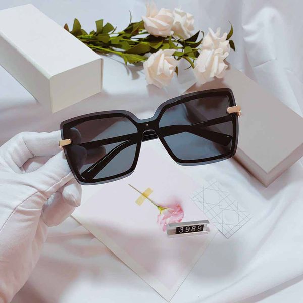 2020 ladies retro polarized sunglasses frame gold plated sun glasses fashion eyewear women sunglasses with box 3989, White;black
2020 ladies retro polarized sunglasses frame gold plated sun glasses fashion eyewear women sunglasses with box 3989, White;black