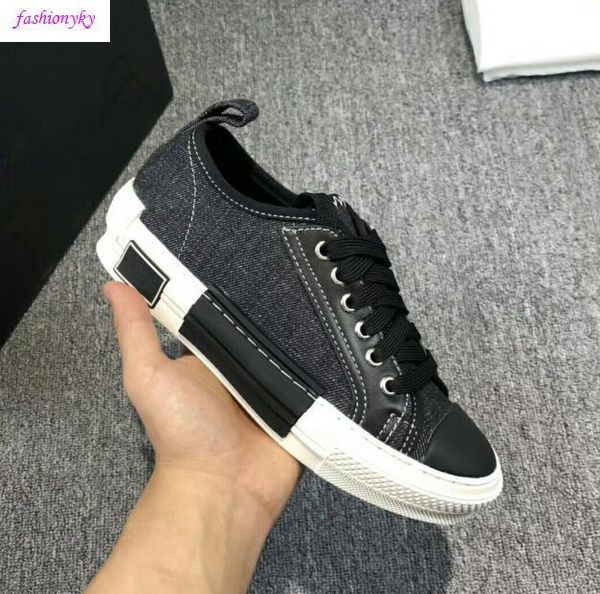 classics b23 "single m classic as the main vision, in the way of large-area printing on the upper lovers shoes size 42with box, Black
classics b23 "single m classic as the main vision, in the way of large-area printing on the upper lovers shoes size 42with box, Black