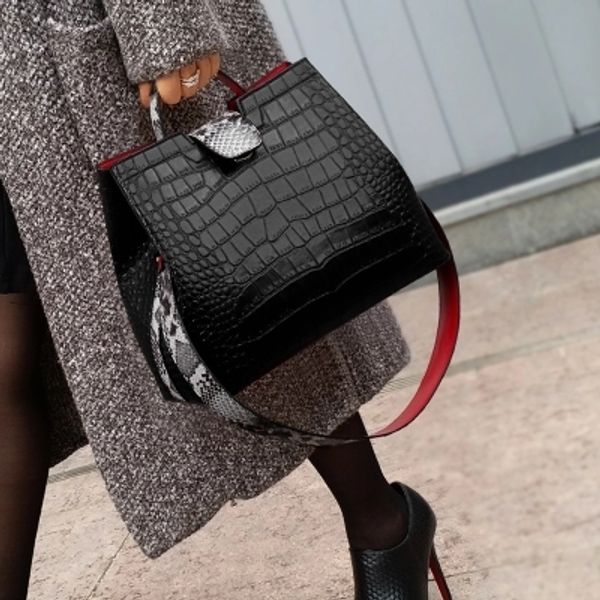 высокое качество sexy boa pattern рельефная кожа леди плечо crossbody сумки дизайнерские женщины messenger сумки сумка новый t200322
высокое качество sexy boa pattern рельефная кожа леди плечо crossbody сумки дизайнерские женщины messenger сумки сумка новый t200322