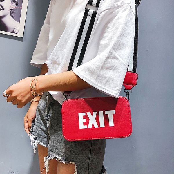 2020 new korean version ins wild messenger bag wide shoulder strap small square bag shoulder bag
2020 new korean version ins wild messenger bag wide shoulder strap small square bag shoulder bag