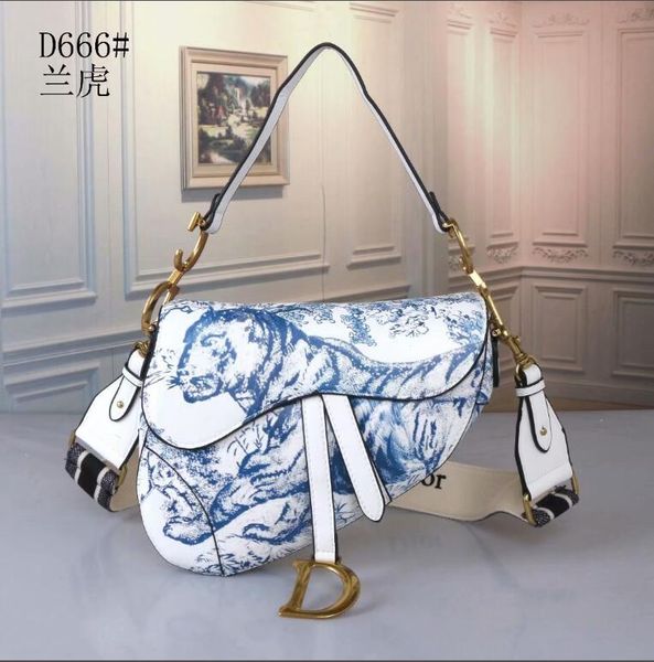 2020 new women handbag totes handbag ladies designers handbag lady clutch purse retro shoulder bag d666 
2020 new women handbag totes handbag ladies designers handbag lady clutch purse retro shoulder bag d666