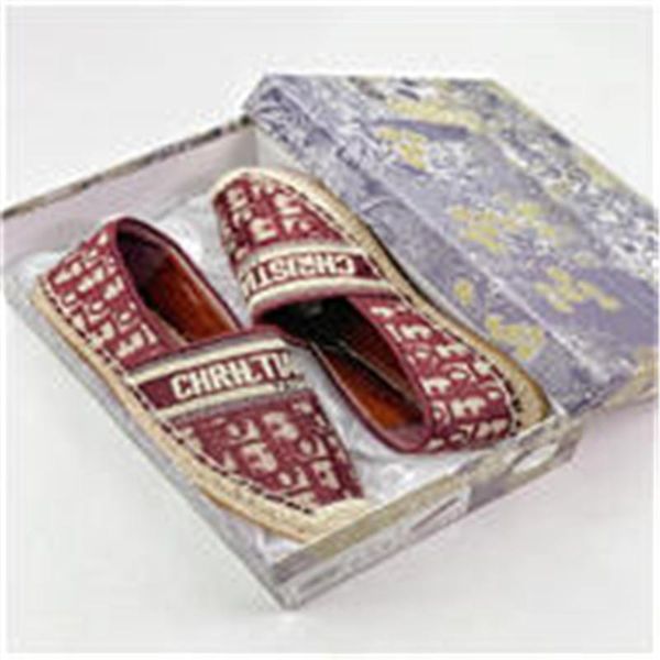 2020 new ldesigner leather blue red stripes sandals denim ladies summer flat slipper outdoor beach woman flip flops rainbow 565655, Black;red
2020 new ldesigner leather blue red stripes sandals denim ladies summer flat slipper outdoor beach woman flip flops rainbow 565655, Black;red