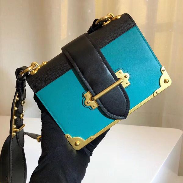 2019 women designer handbags luxury crossbody fashion shoulder bags chain bag splicing design real leather purses ladies handbag
2019 women designer handbags luxury crossbody fashion shoulder bags chain bag splicing design real leather purses ladies handbag
